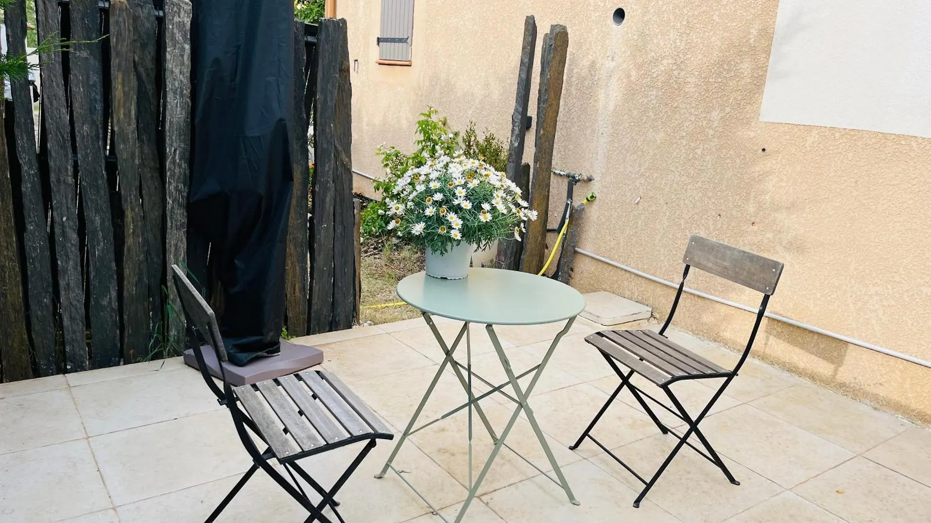 Chez Nous Hotel Merindol Guest house